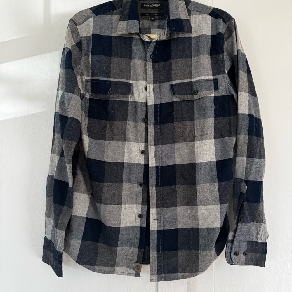 Banana Republic Navy and Gray Plaid Casual Button Down Shirt Small